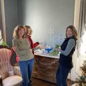 Use the arrows or slide the photo to see more