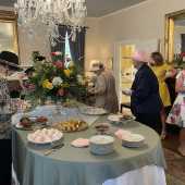 Use the arrows or slide the photo to see more