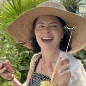 Use the arrows or slide the photo to see more