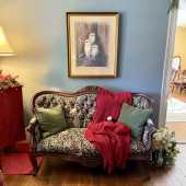 Use the arrows or slide the photo to see more