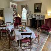 Use the arrows or slide the photo to see more