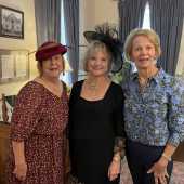 Use the arrows or slide the photo to see more