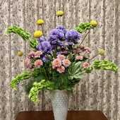 Use the arrows or slide the photo to see more