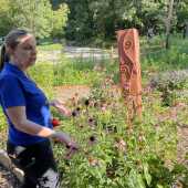 Use the arrows or slide the photo to see more